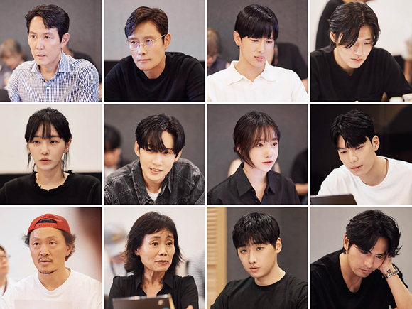 이정재, 이병헌, 임시완, 강하늘 등이 모두 모인 '오징어게임2' 대본 리딩 현장이 공개됐다. [사진=넷플릭스]