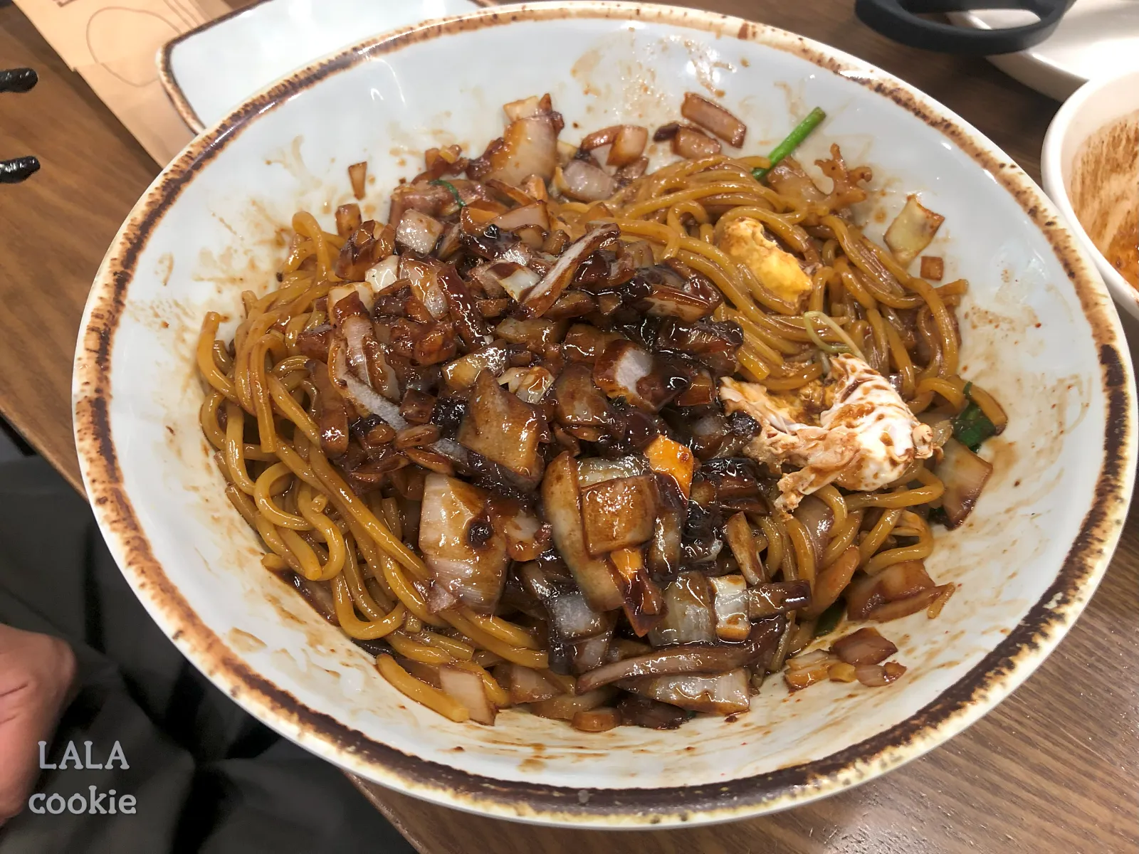 창원-남양동-중국집-맛집-추천-라이라이-삼선간짜장-비빈-모습