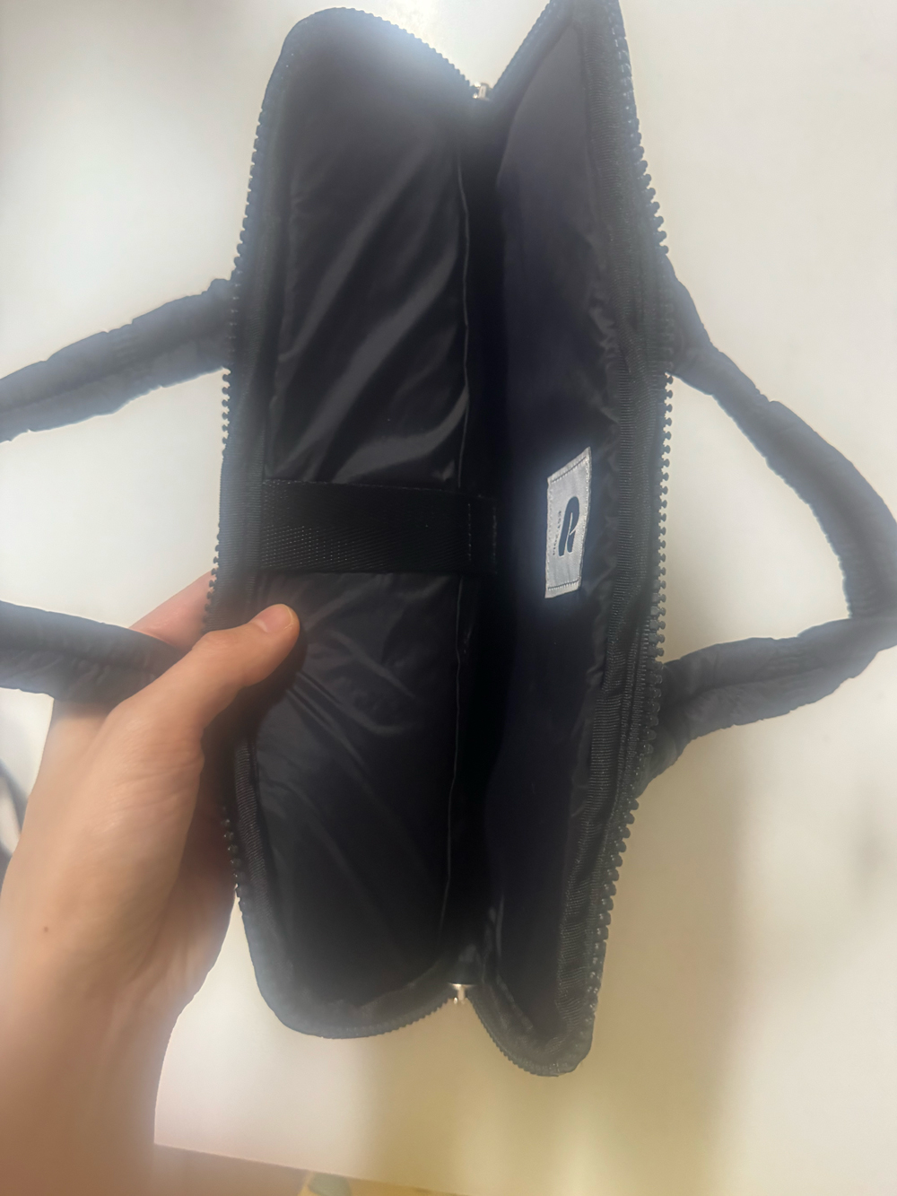 CARLYN 태블릿 가방