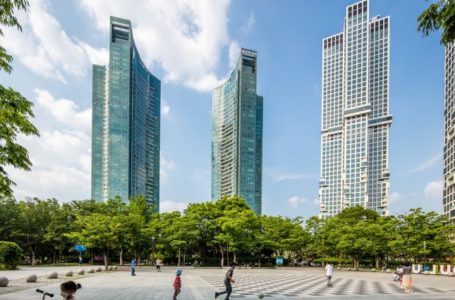 서울의 숲에서 보는 전경