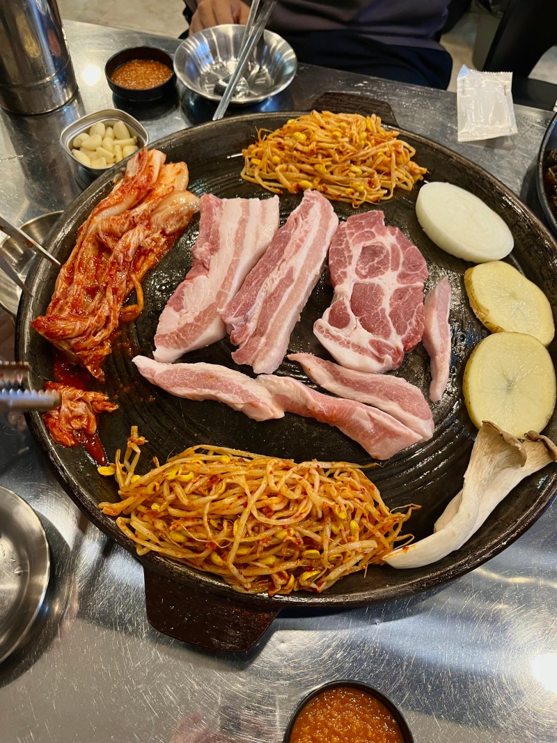 어디로 튈지 몰라 노원구 공릉동 솥뚜껑 삼겹살 맛집 공릉뚜껑집 위치 메뉴