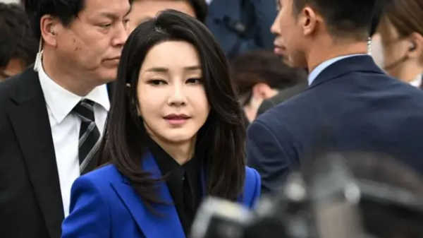 김건희 여사는 법적&middot;정치적 관심의 중심에 선 인물