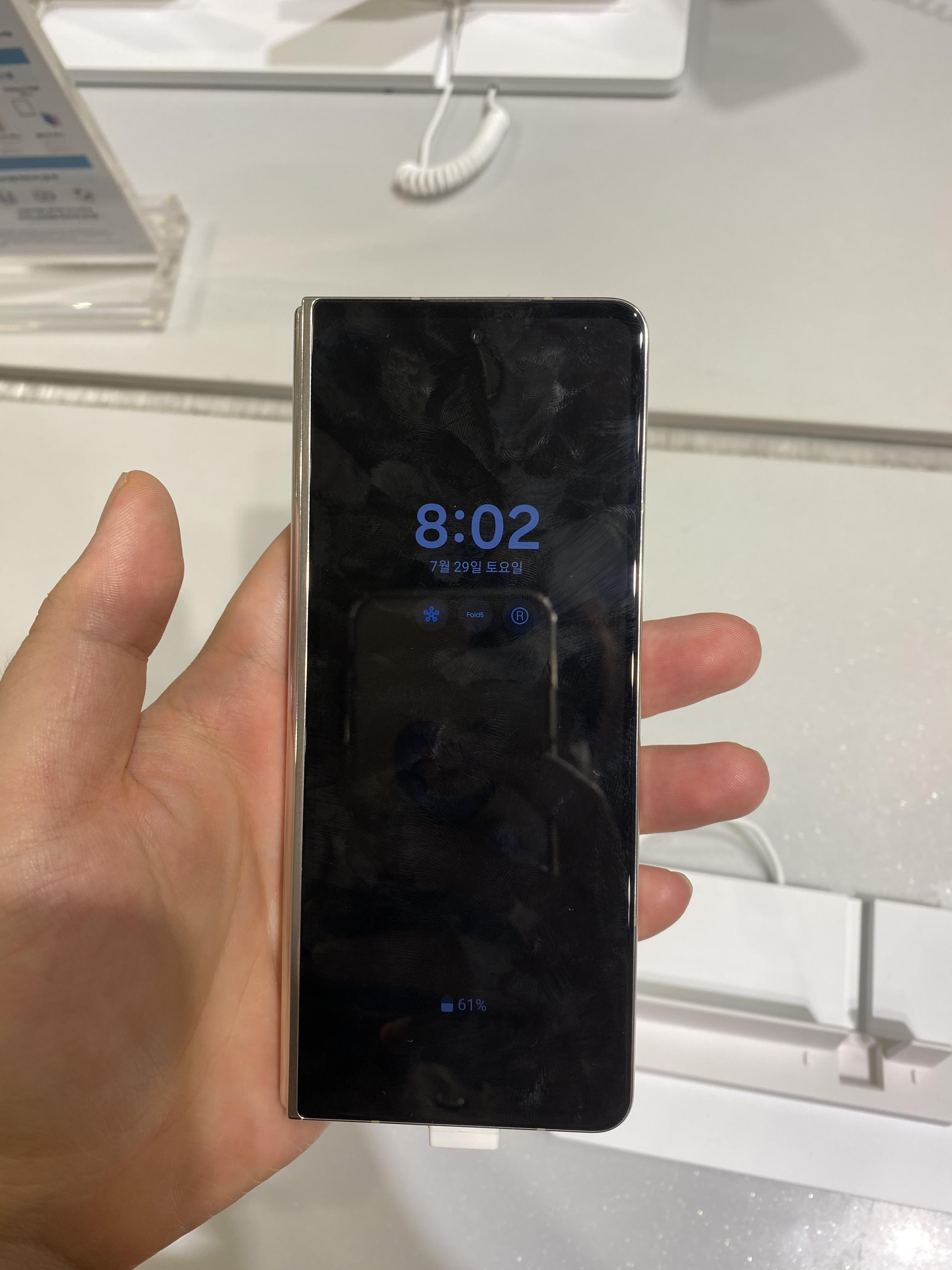 갤럭시 Z 폴드 5 디자인1