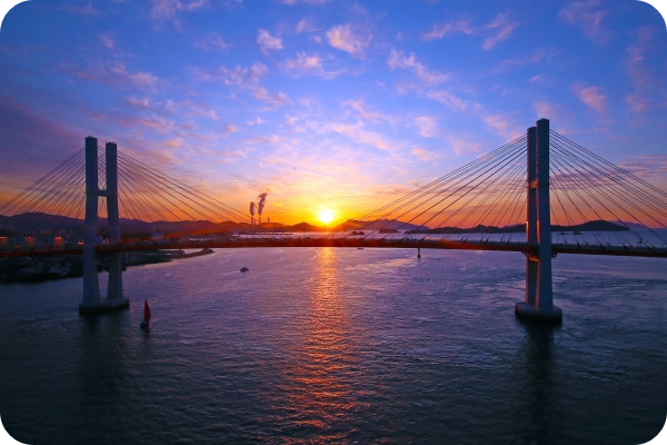 사천 삼천포대교공원 새해 일출 명소/출처: 경남 미디어