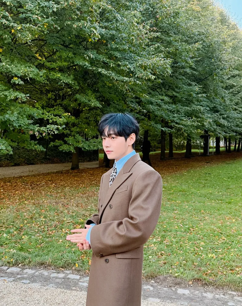 BTS 뷔&amp;#44; 뷔 공항패션&amp;#44; 뷔 패션위크 참석&amp;#44; 뷔 셀린느 패션쇼&amp;#44; 뷔 셀린느 앰버서더&amp;#44; 뷔 셀린느 2026&amp;#44; 셀린느 2026 컬렉션&amp;#44; 셀린느 패션 트렌드&amp;#44; 파리 패션위크&amp;#44; 인천공항 뷔 출국&amp;#44; 뷔 런웨이 룩&amp;#44; 뷔 셀린느 2026 컬렉션&amp;#44; 셀린느 글로벌 앰버서더&amp;#44; 생클루 국립공원 패션쇼&amp;#44; 뷔 패션 아이콘&amp;#44; BTS 뷔 셀린느&amp;#44; 뷔 셔츠 스타일&amp;#44; 셀린느 캐시미어 카디건&amp;#44; 뷔 히로노 인형&amp;#44; 뷔 셀린느 화보&amp;#44; 셀린느 남성룩&amp;#44; 뷔 셀린느 무드&amp;#44; 뷔션위크&amp;#44; Vashion Week&amp;#44; TaehyungXCeline 