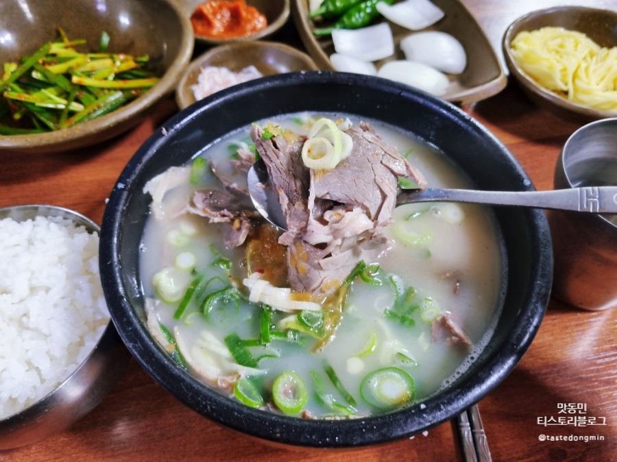 영진돼지국밥 돼지국밥 고기