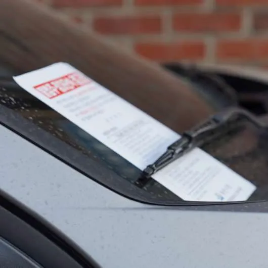 자동차-앞유리-주정차위반-스티커