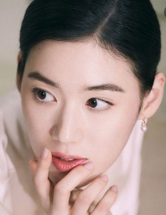 불륜문제로 시끄러웠던 여자연예인 TOP 4