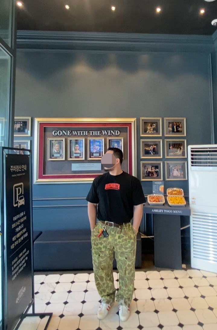 데일리룩(2025. 7. 29.)빈티지 구제 와이드 반팔 하프 티, 브론슨 BRONSON M43 덕헌팅 카모 카고팬츠 카모바지, 리바이스 501 벨트, 아디다스 슈퍼스타 82 레드