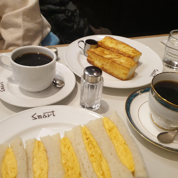 교토 카페 투어 ② 위켄더스 커피, 스마트 커피, 스텀프타운 커피, 가라후네야 커피 (니시키 시장)_스마트커피_프렌치 토스트와 샌드위치