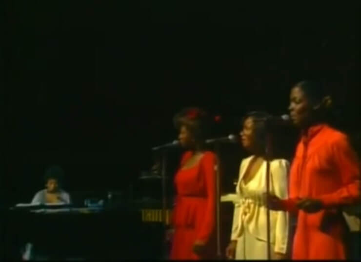 뮤비캡처 로버타 플랙 - 킬링 미 소프틀리 위드 히즈 송 가사해석 Roberta Flack - Killing Me Softly With His Song 가사번역 Killing Me Softly With His Song 뜻