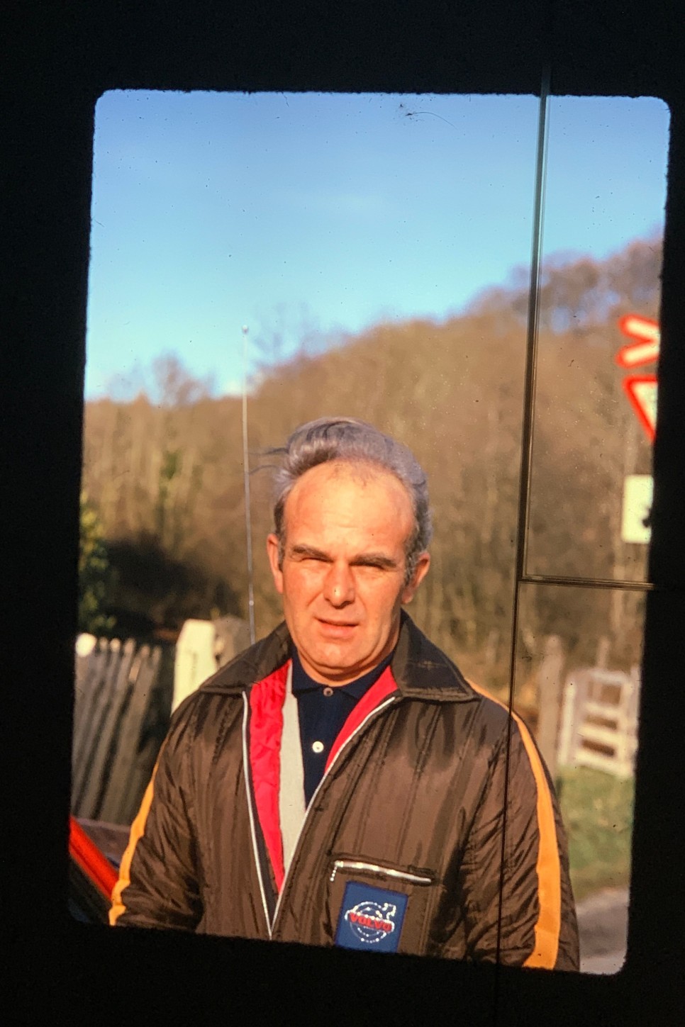 헤드룸 포인트를 정중앙에 두었으며 몸이 아래에 붙어있으므로 균형감이 맞지 않는 사진