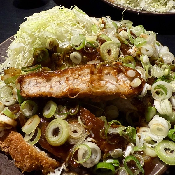 두툼한 두께의 라무치이 돈까스