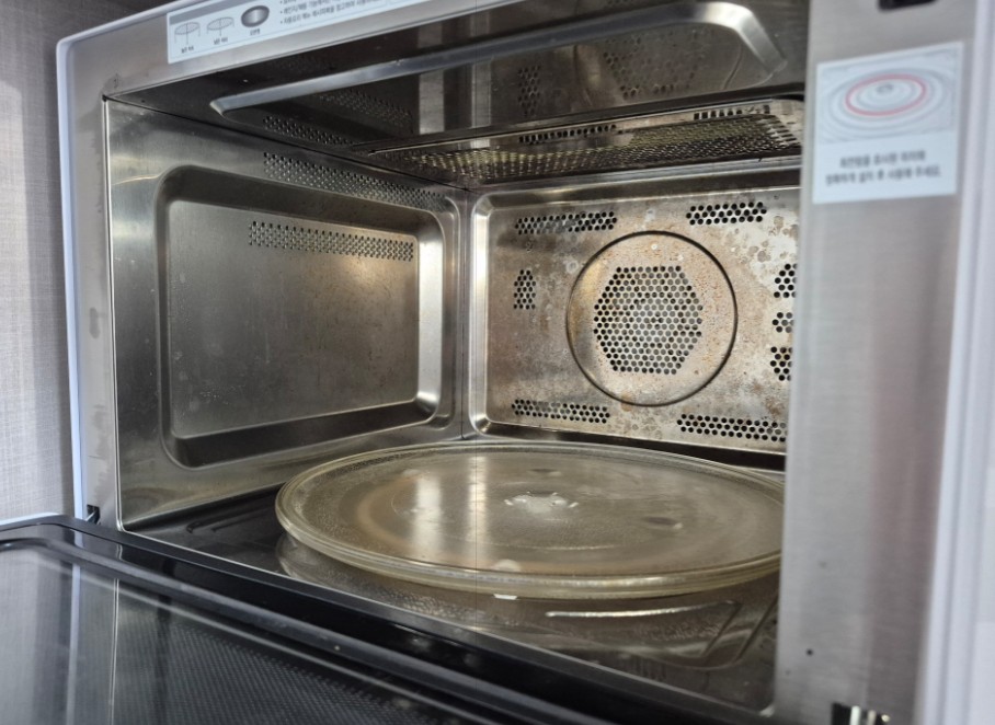 전자레인지 내부