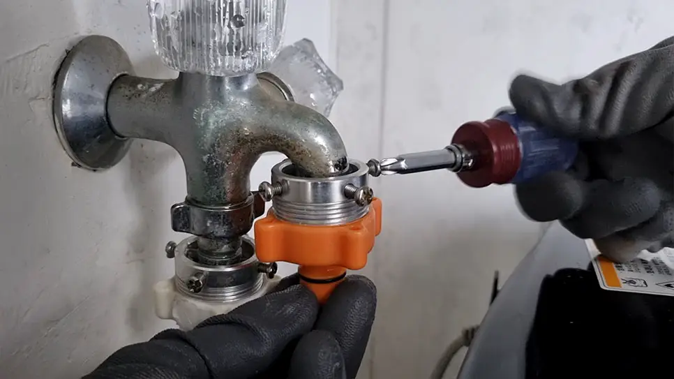 연결부품 고정 모습