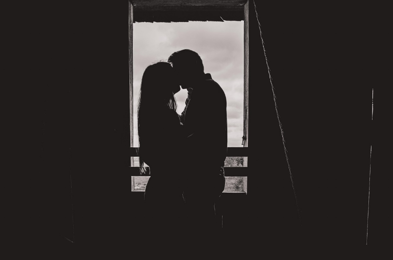 연인끼리서로 사랑하는 모습