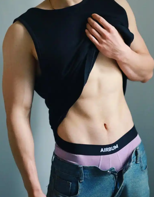 남성 드로즈 vs 삼각팬티, 성기능에는 어떤 게 더 좋을까?