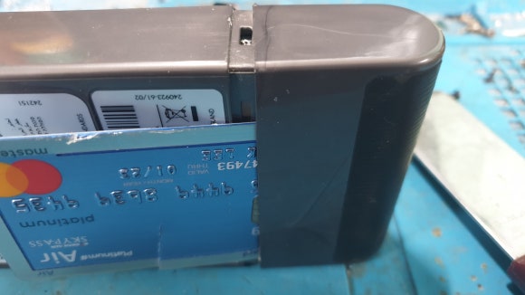 다이슨 v10배터리 케이스 분해 모습