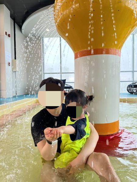 엠원업 수영장