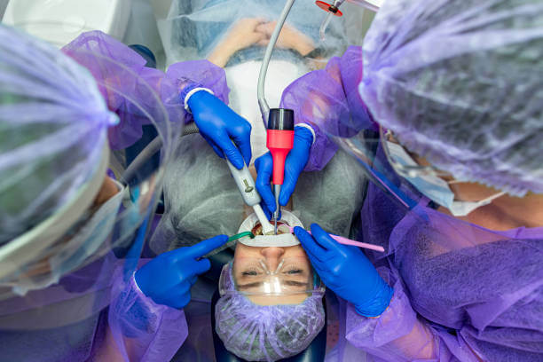 사랑니 발치 후 식사, 드라이 소켓이 생기는 이유에 대해 알아봤습니다. 사랑니 위치와 발치를 한 후에 조심해야 할 사항들, 사랑니를 발치하지 않으면 생기는 질병까지 꼼꼼히 읽어 보시기 바랍니다.