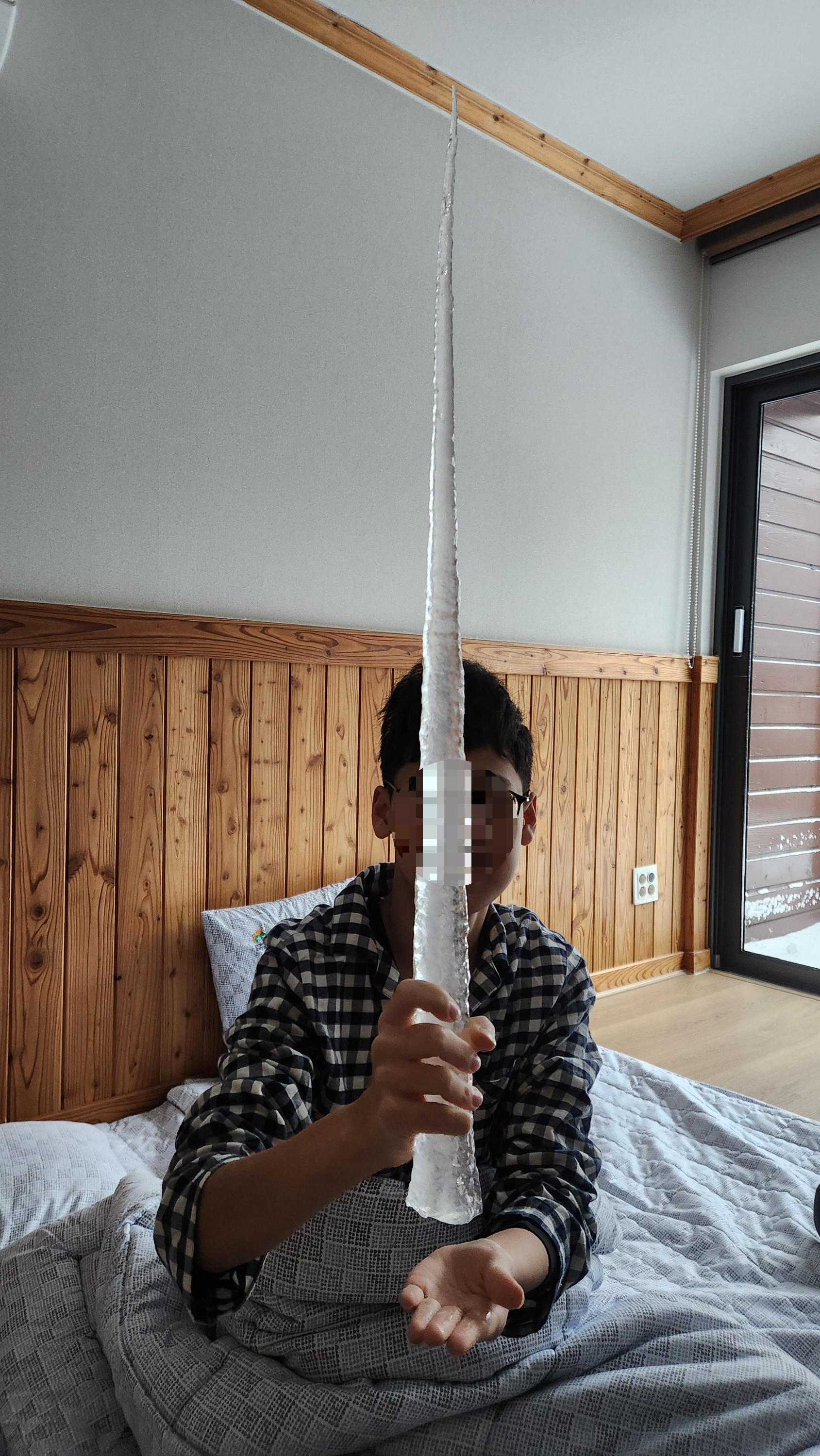 장성숲체원 처마 고드름의 스케일