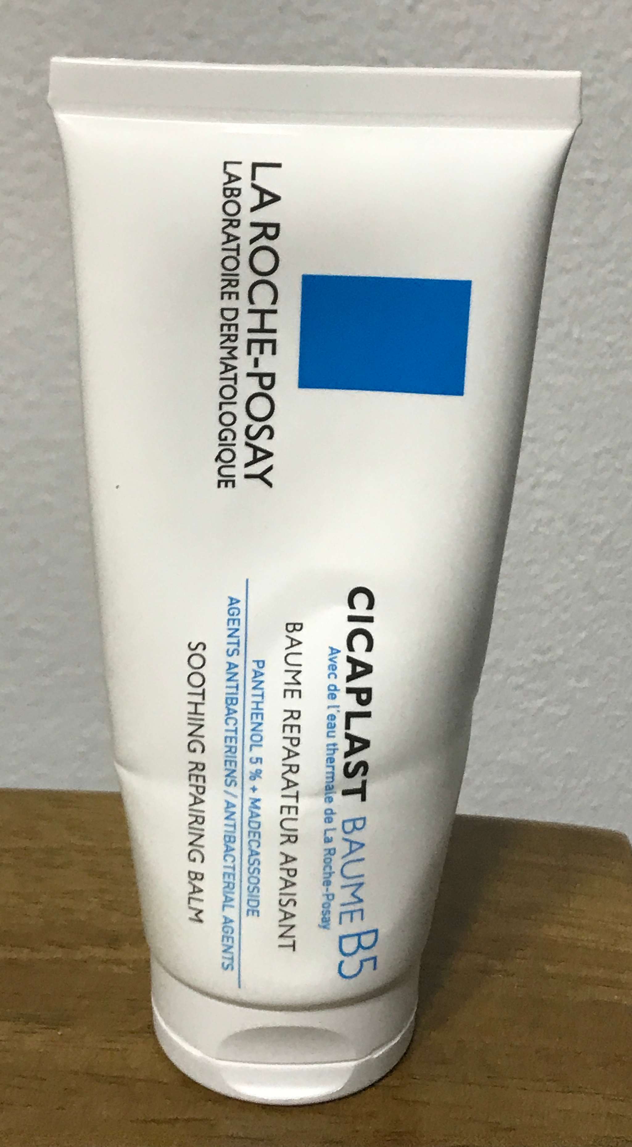 라로슈포제 시카 밤 용기