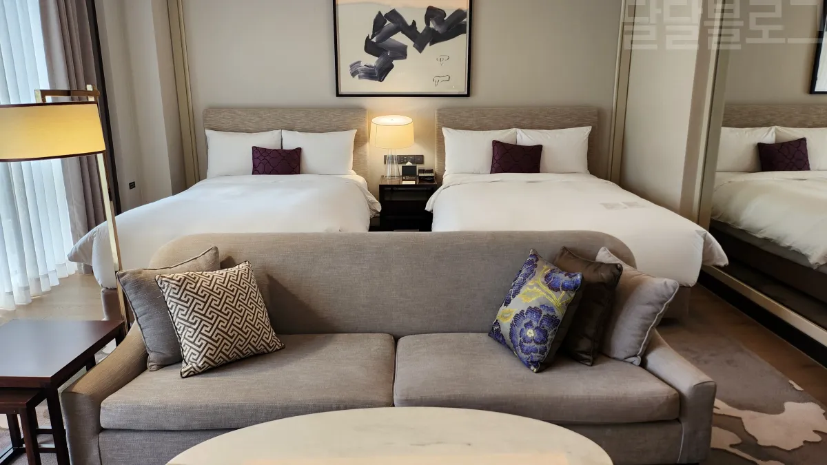 인천-파라다이스시시티-프리미어-디럭스-트윈-룸-내부