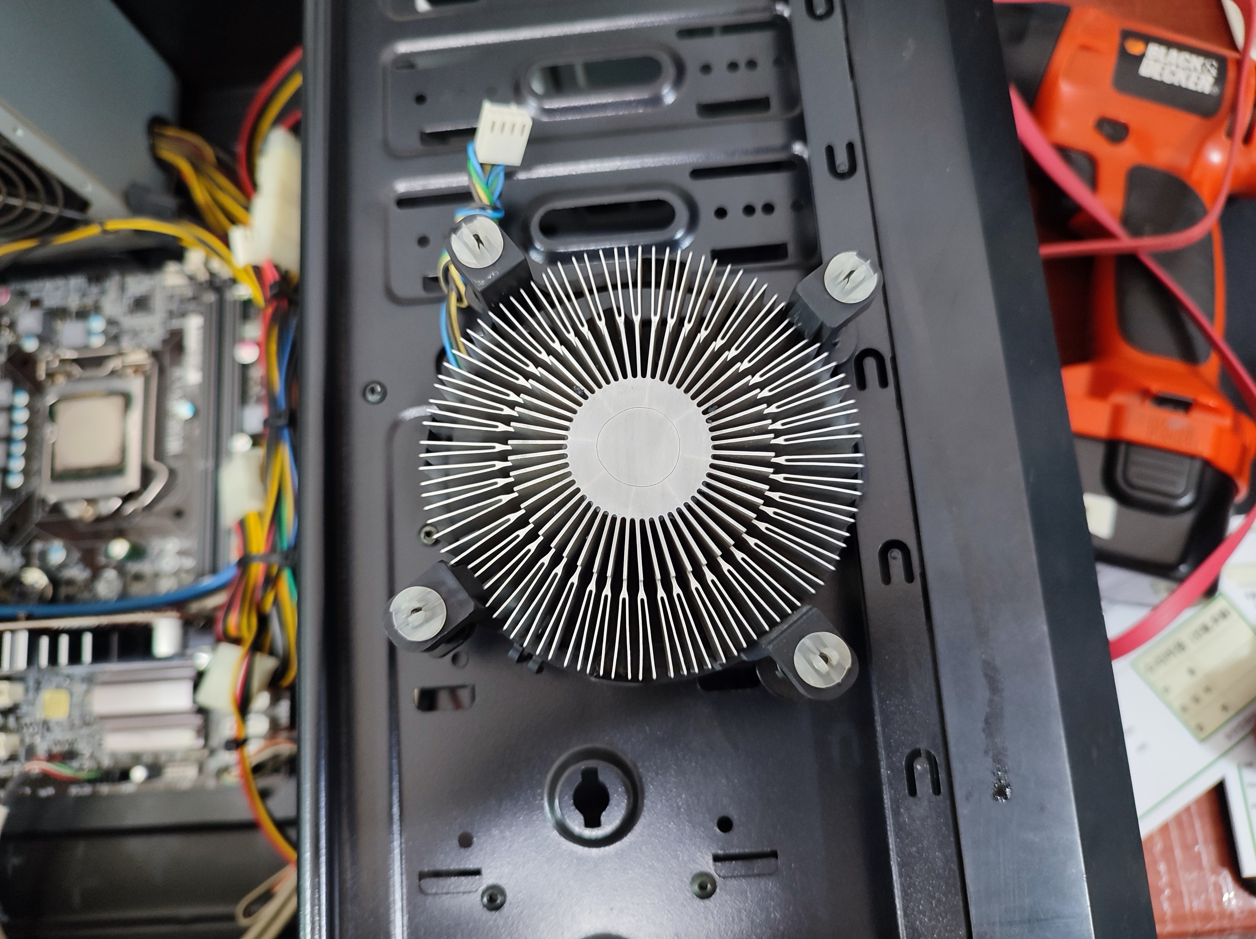 CPU 쿨러에 묻은 서멀컴파운드 제거