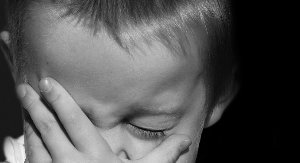 눈을 감은 아이