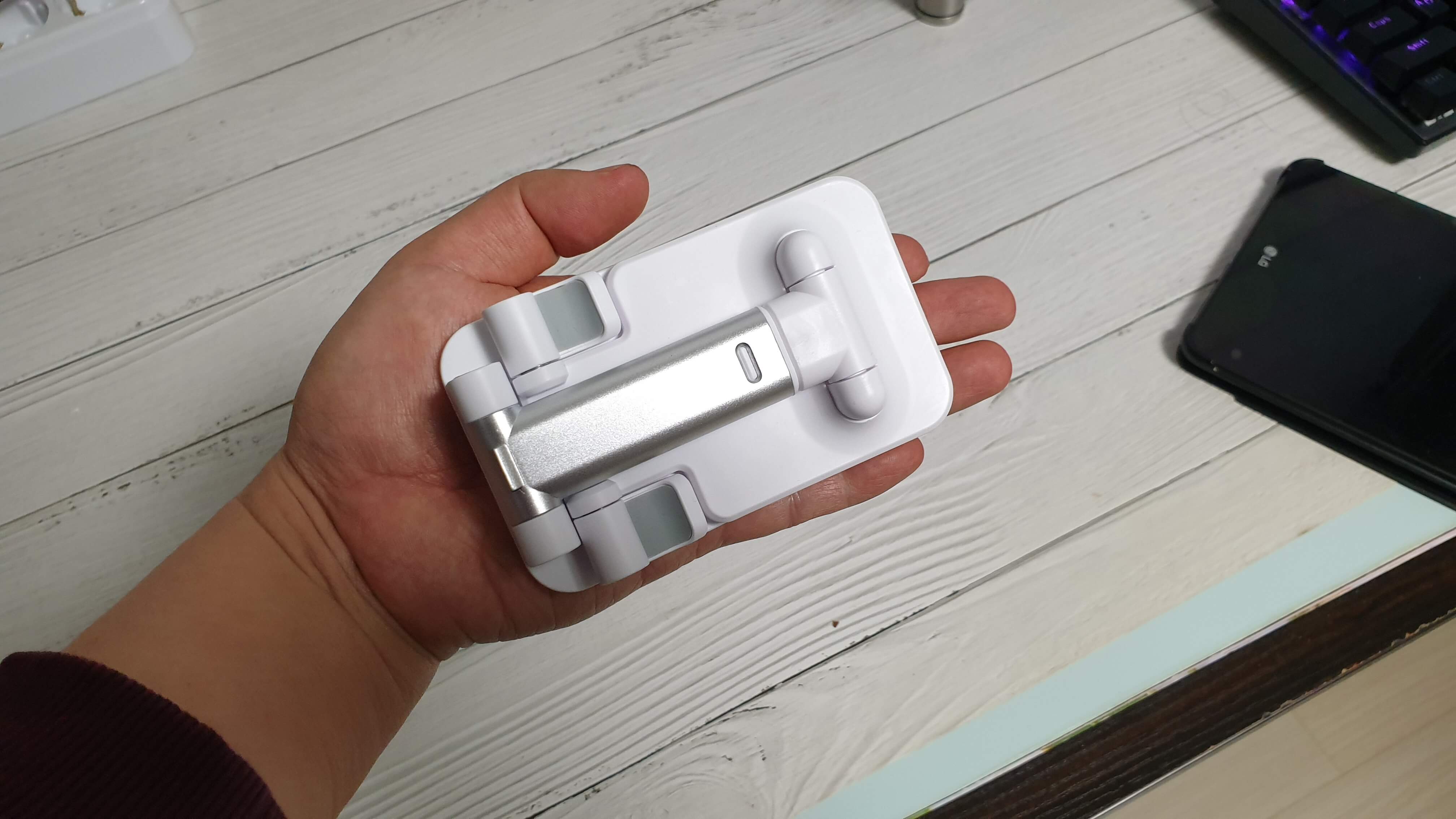 손바닥에-올려놓은-사진