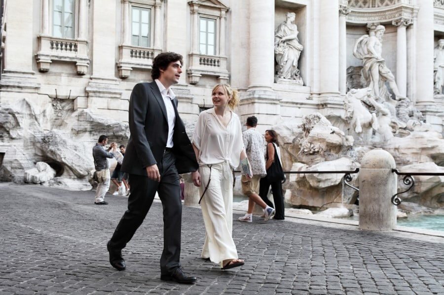 트레비 분수 앞 우연히 만난 헤일리와 미켈란젤로