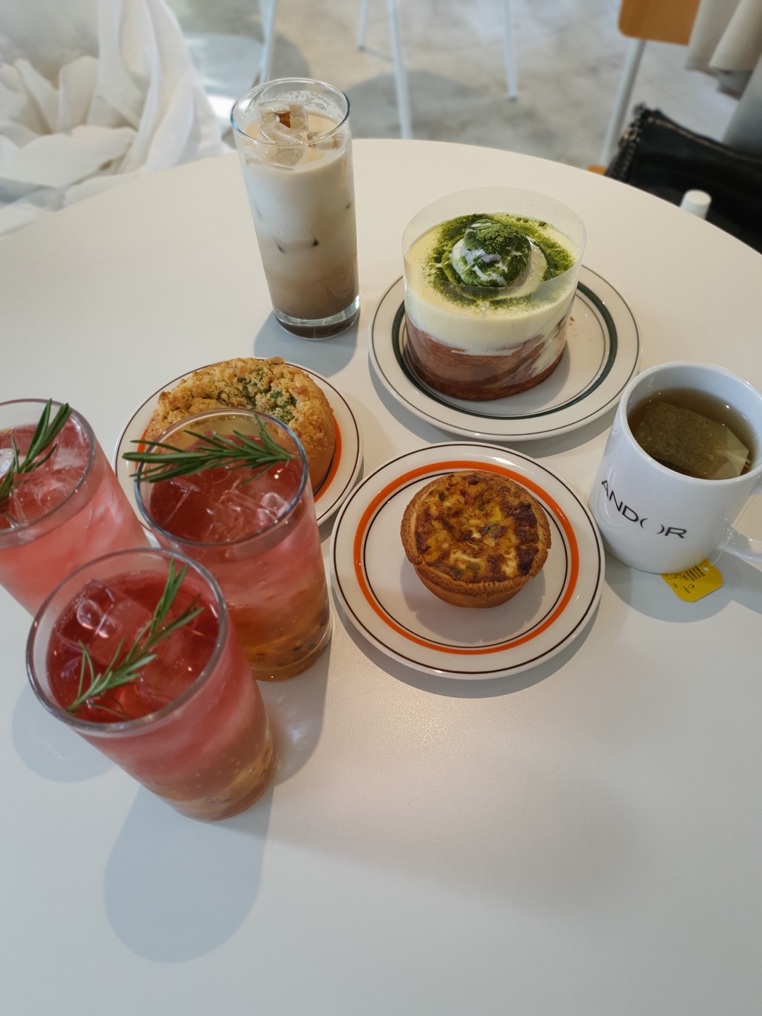 제주 구좌 송당무끈모루 안돌오름 밧돌오름 웨딩포토존 웨딩촬영 대형베이커리 카페 안도르 andor 인생샷