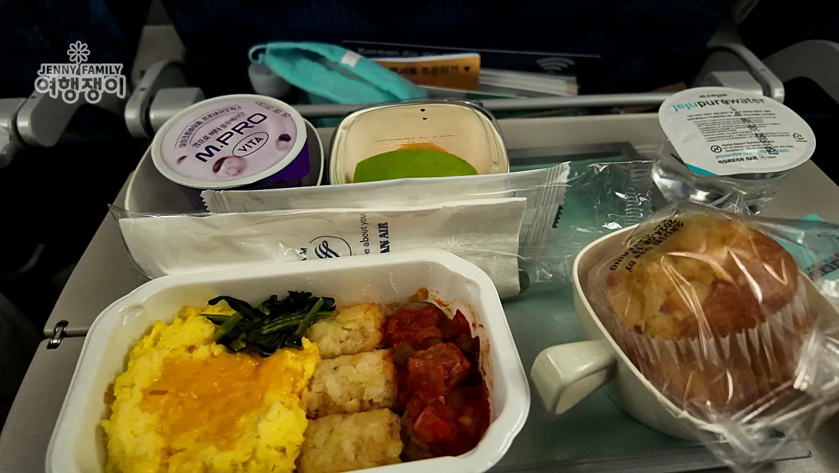 대한항공 아침 기내식 – 해시브라운, 스크램블 에그, 머핀 | Korean Air Breakfast – Hash Brown, Scrambled Egg, Muffin
