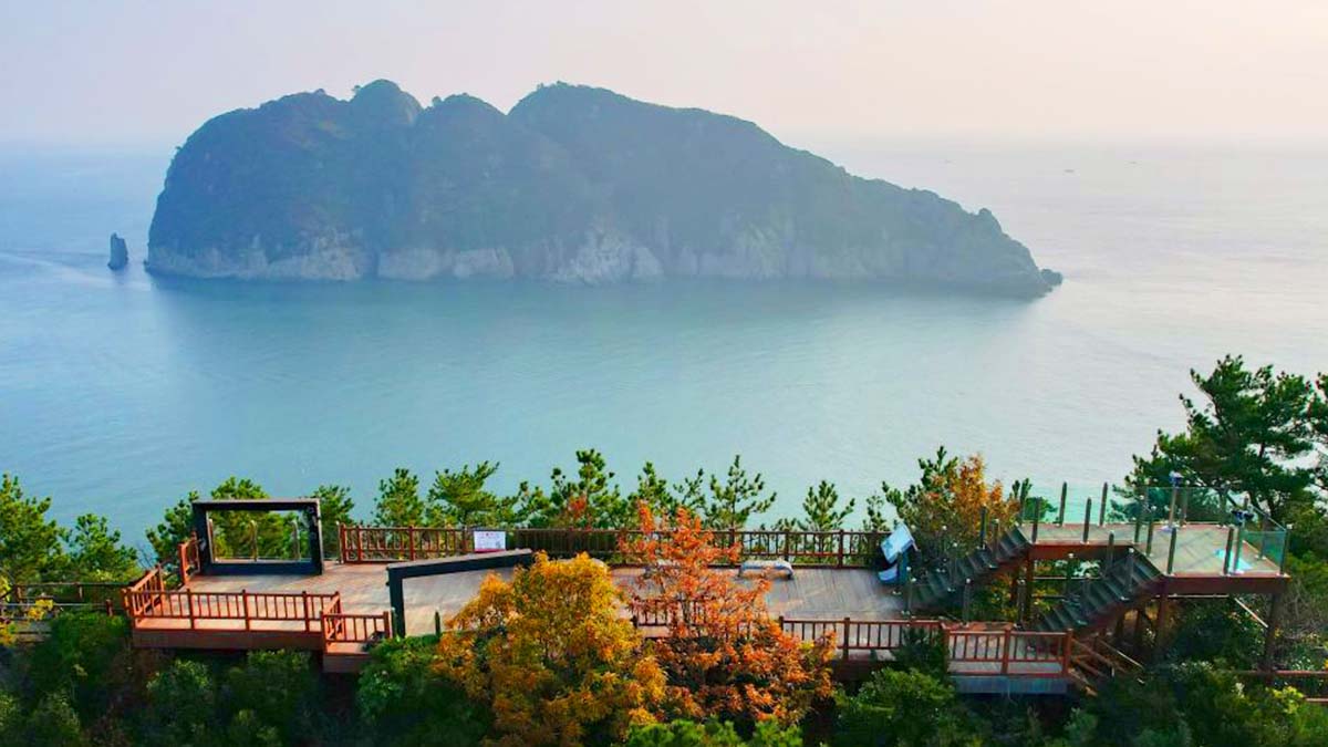 우제봉 전망대에서 바라본 해금강