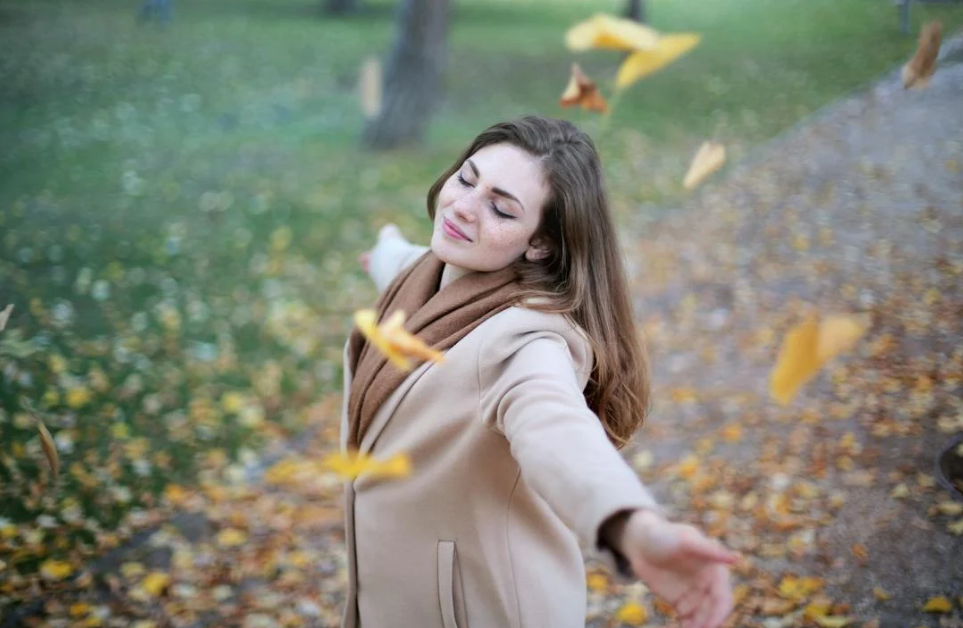 일상에서 순간적인 휴식이나 규칙적인 운동, 깊은 숨을 들이쉬기와 같은 기술들은 스트레스를 관리하고 심혈관 건강을 지키는 데 도움이 된다