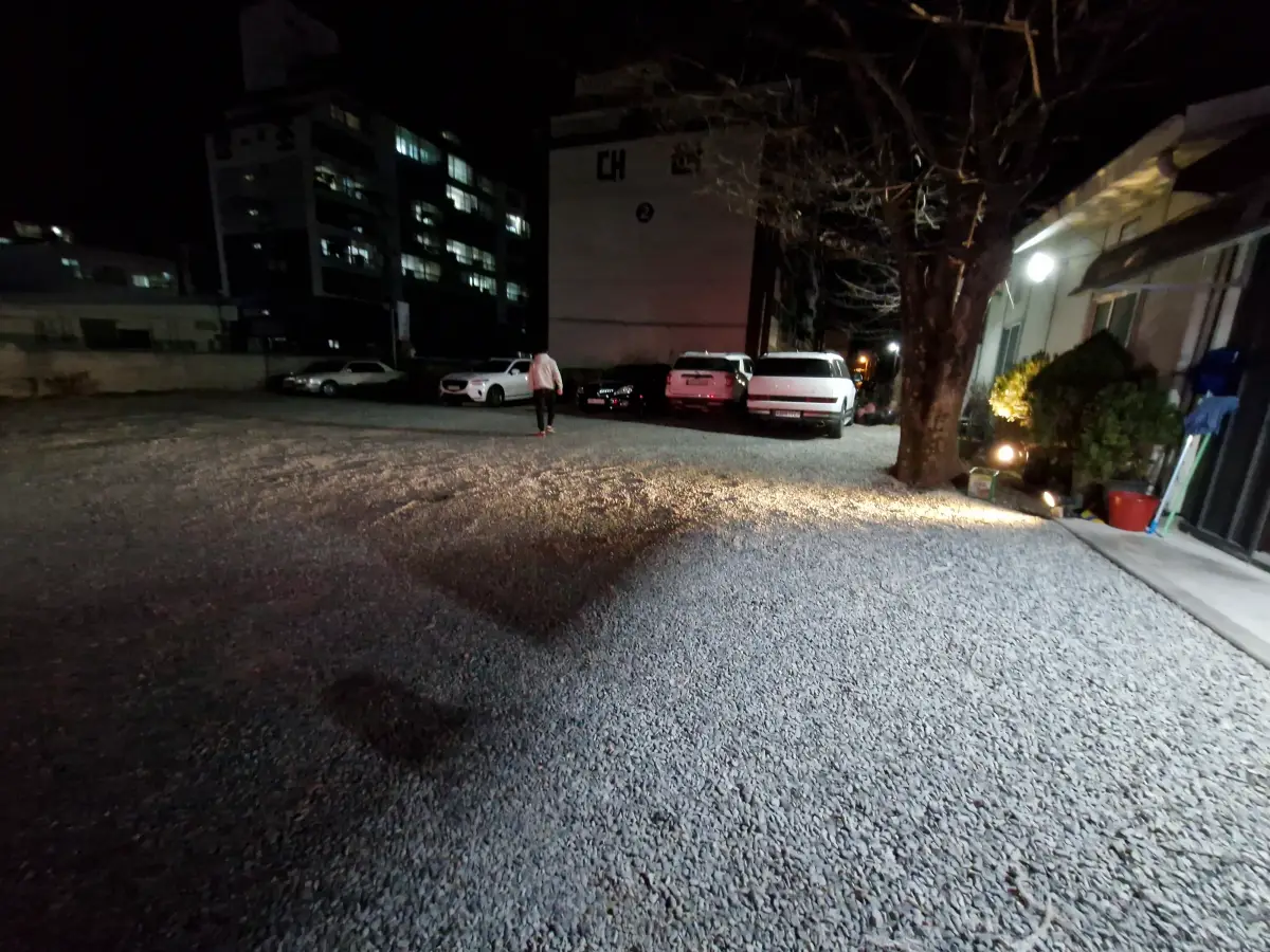 식당 뒷편 주차장2