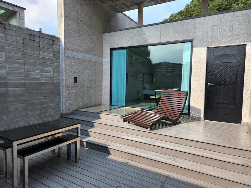 풀사이드_자쿠지_빌라_입구