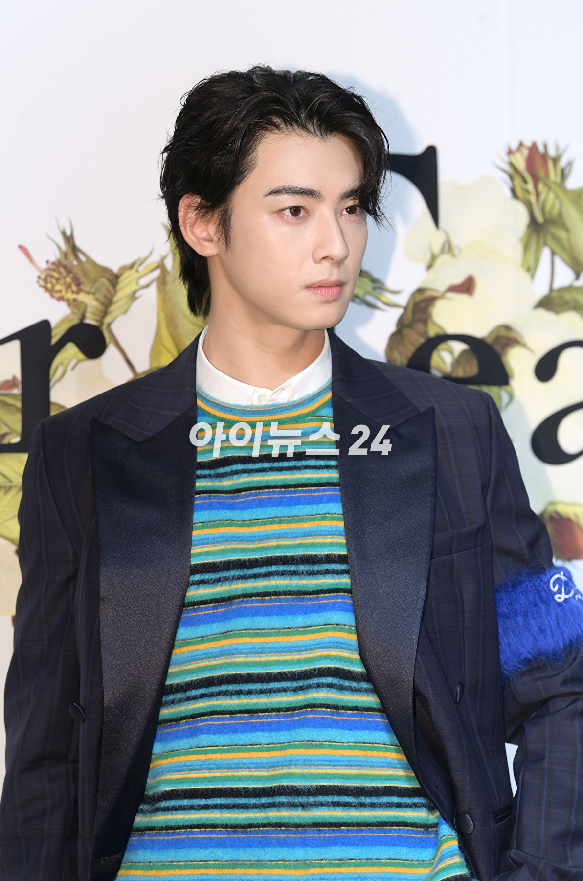 아스트로 차은우가 13일 오후 서울 성동구 성수동 한 스튜디오에서 열린 디올 맨즈 티얼즈 컬렉션 출시 팝업스토어 행사에 참석하고 있다. [사진=정소희 기자]