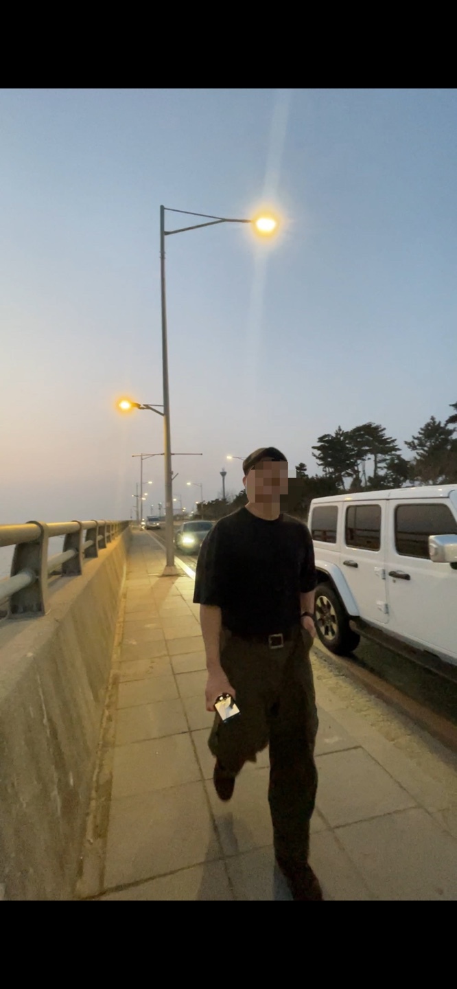 데일리룩(오뭘입)_랭글러 오버랜드 화이트&#44; 와일드 브릭스 헌팅캡&#44; 어커버 오버 반팔티&#44; 프리즘웍스 카고바지&#44; 레드윙 아이언레인저&#44; 리바이스 벨트&#44; 남자코디&#44; 남자패션&#44; ootd