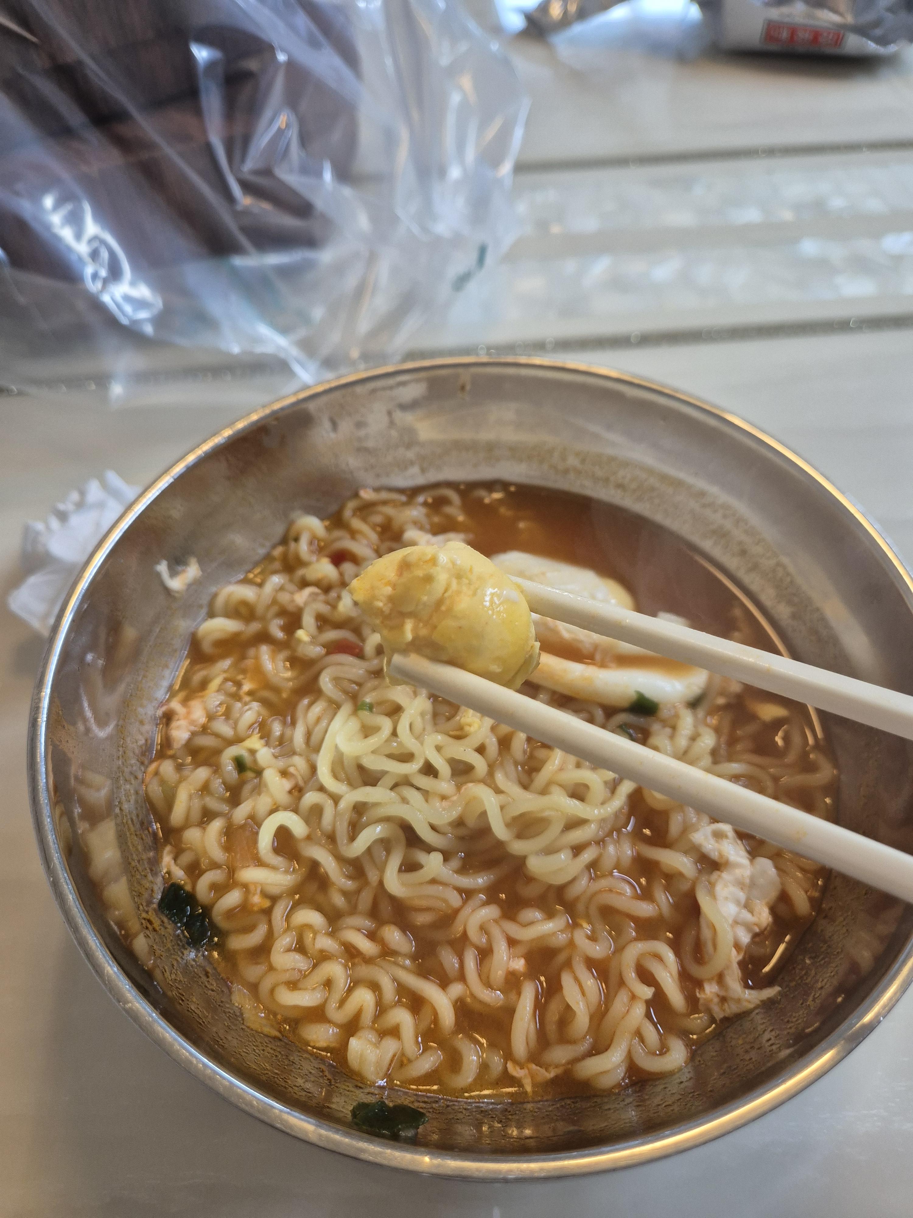 매우니깐, 계란도 하나 먹자