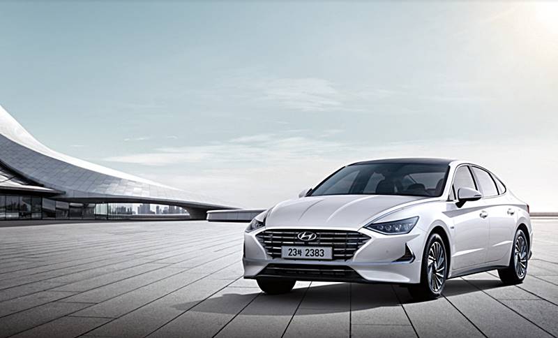 2023-쏘나타-하이브리드-정면-모습