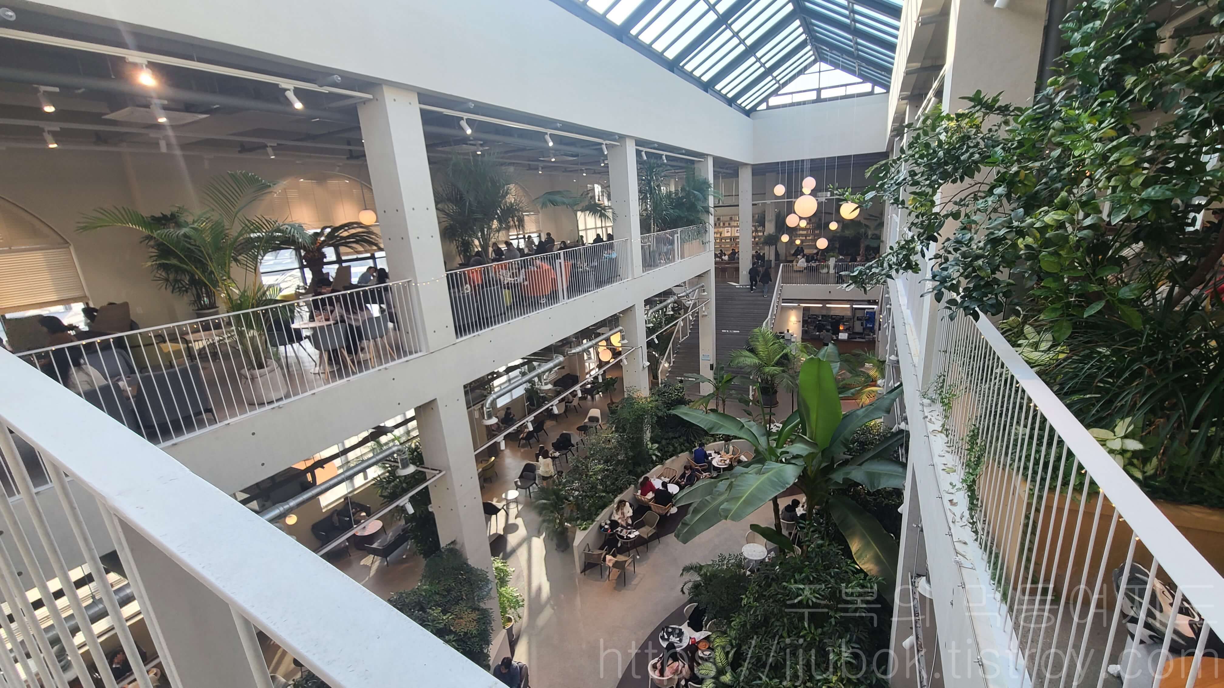 앤드-테라스-AND-TERRACE-파주점-3층-브릿지-2