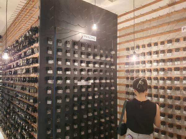 뉴뉴-1층-피어싱