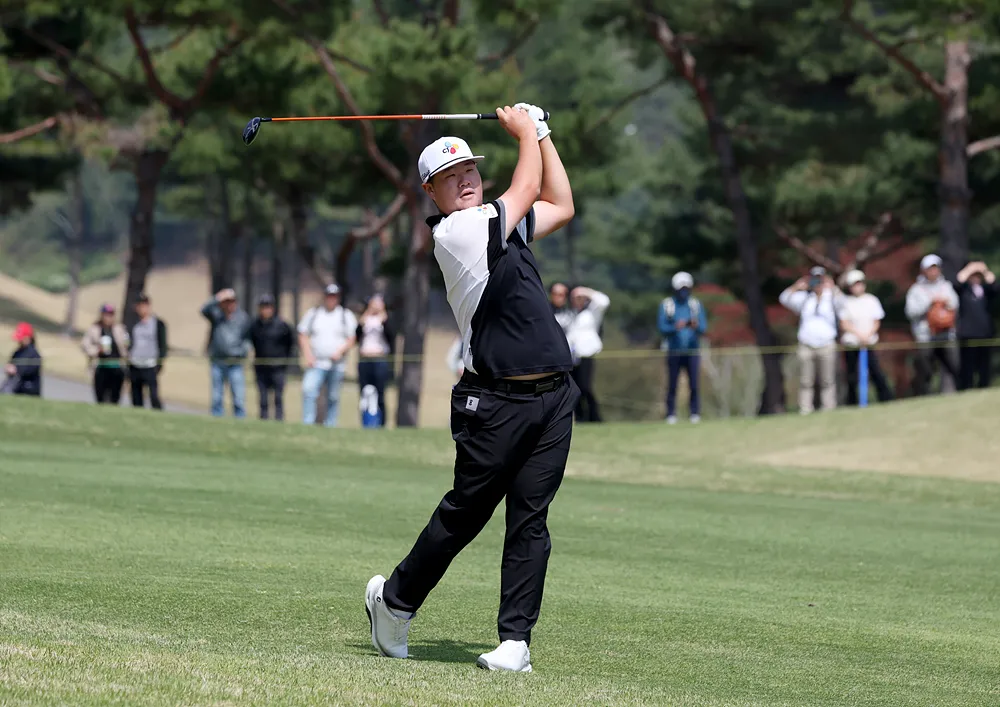 2025 우리금융 챔피언십 1라운드 결과 및 강태영&middot;임성재 인터뷰 &ndash; 단독 선두&middot;우승 목표&middot;바람 변수까지