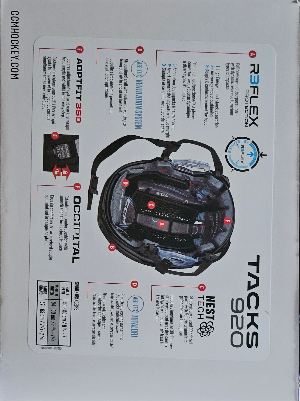 낡은 헬멧을 새로 교체한 아이스하키 헬멧