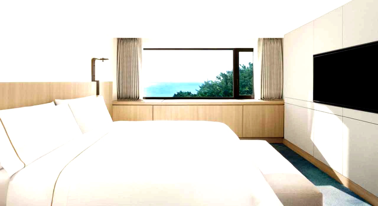 호텔 고층에서 바라본 바다 전망 디럭스룸. [ⓒ네이버 플레이스 &lsquo;웨스틴 조선 부산&lsquo;]