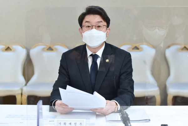 이억원 차관 경력