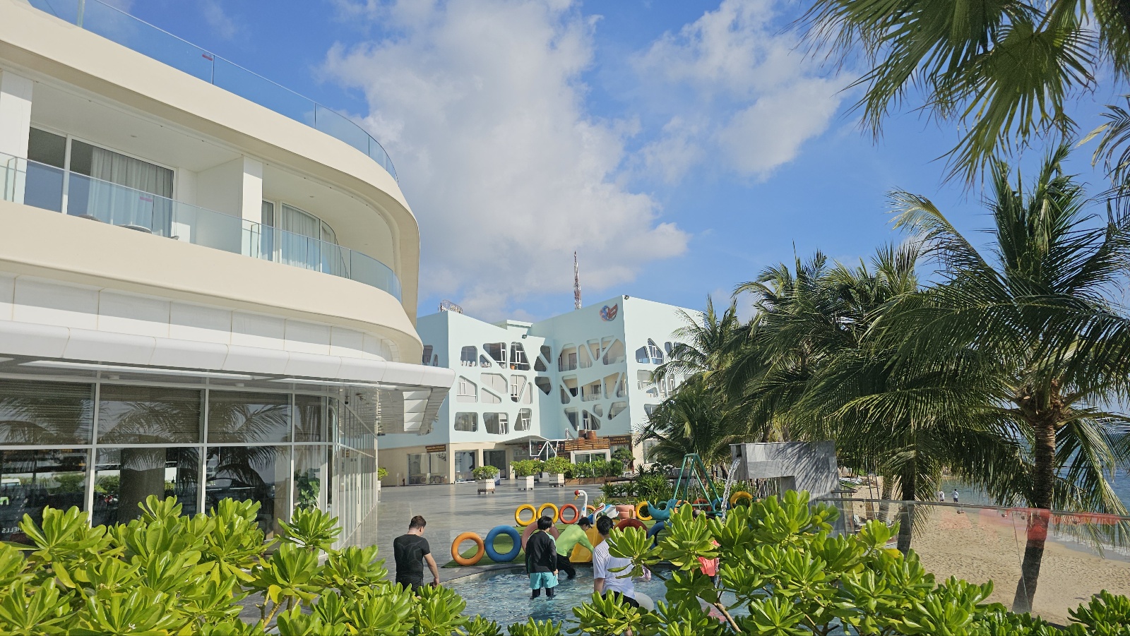 [25.3월] 푸꾸옥 #2-2&amp;#124;SEASHELLS 호텔 후기 (수영장/놀이방/헬스장)