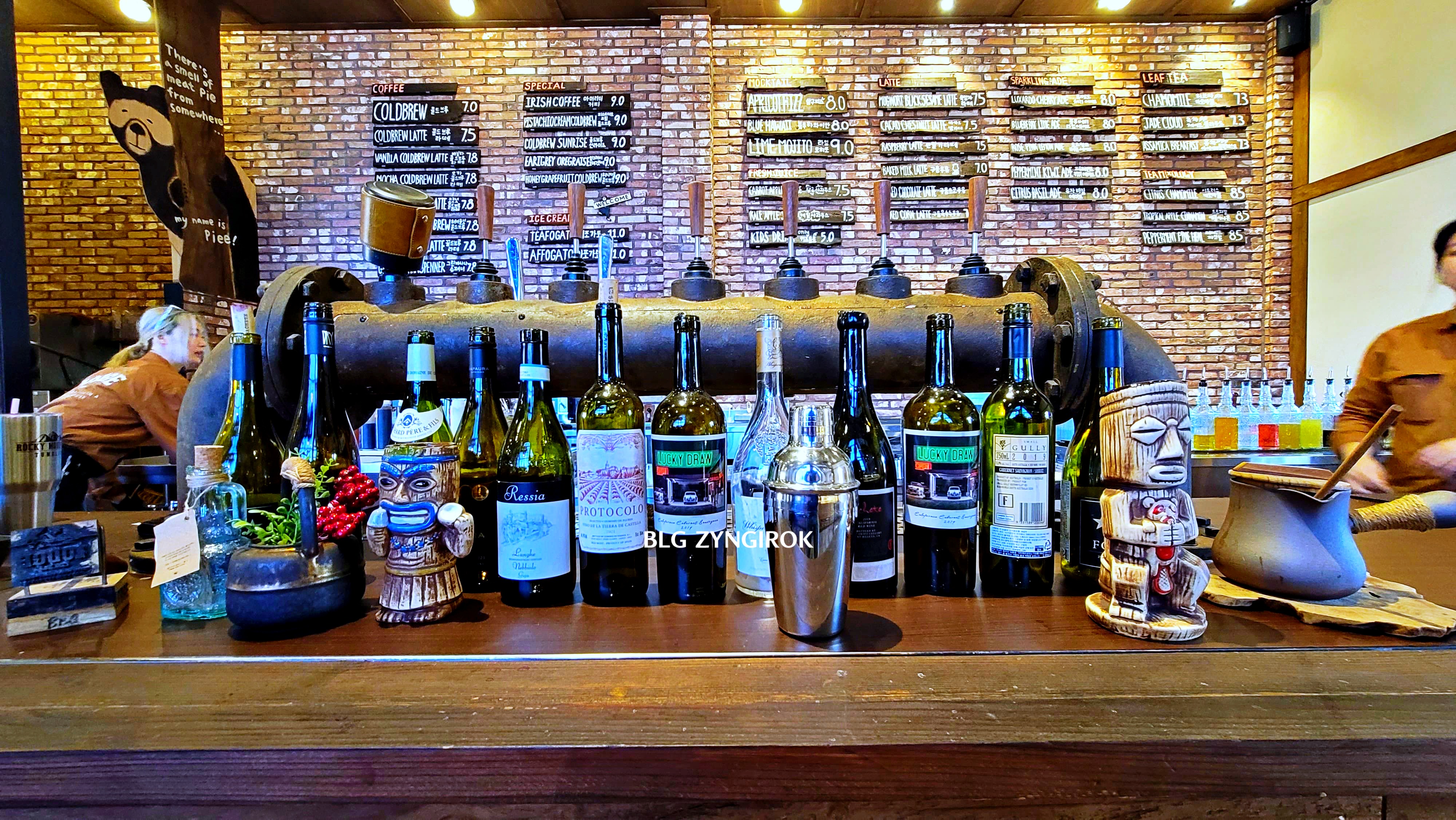 양주 카페 럿지 LODGE 카페 커피머신 모습이다.