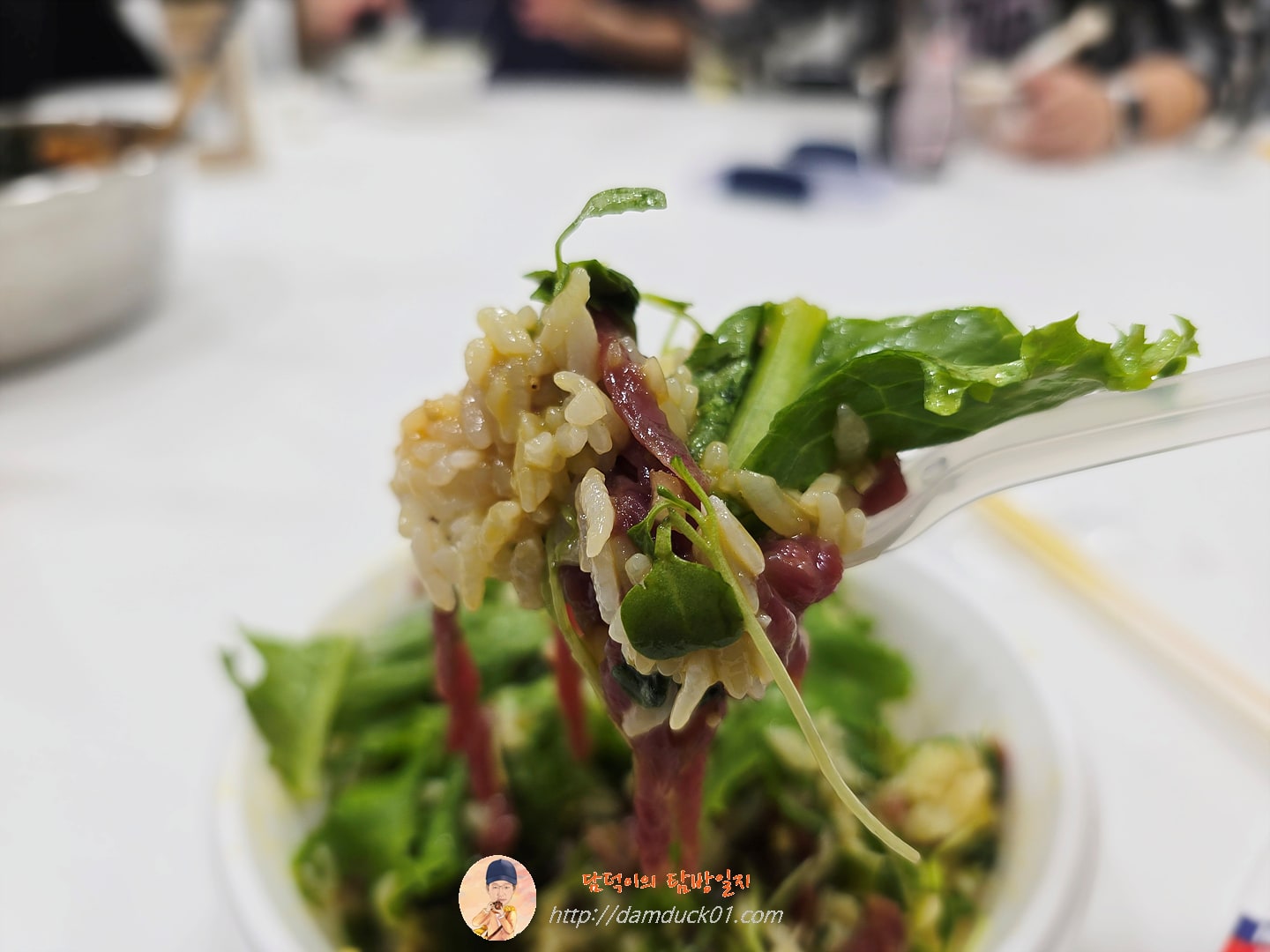 육회비빔밥, 메밀 비빔국수